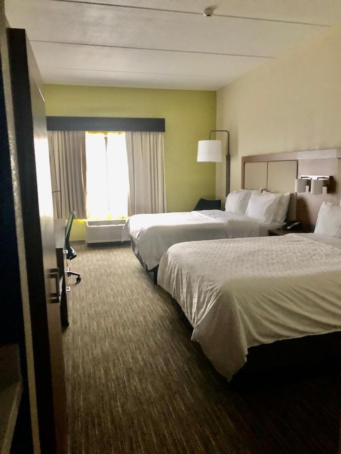 Holiday Inn Express & Suites Cedar Falls - Waterloo By Ihg Екстериор снимка